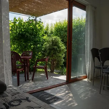Doppelhaushaelfte Fuer Sechs Personen Mit Garten Holiday home Szantod