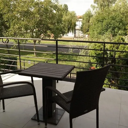 Doppelhaushaelfte Fuer Sechs Personen Mit Garten Holiday home Szantod