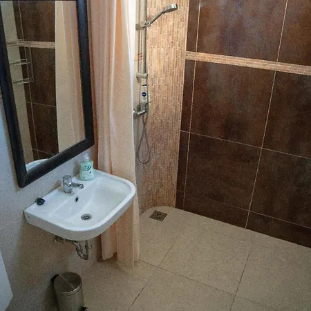 Doppelhaushaelfte Fuer Sechs Personen Mit Garten Holiday home *